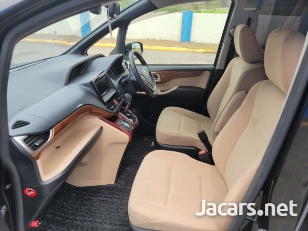 Toyota Noah 2,0L 2014-10