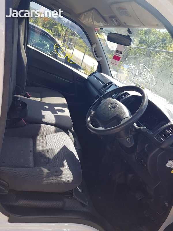 2016 Toyota Hiace-9