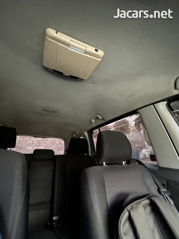 Toyota Isis 1,8L 2010-3