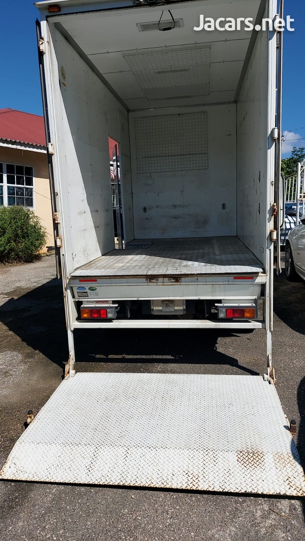 Mitsubishi Fuso Canter 3.5ton Dry Box w/Lift Gate-4