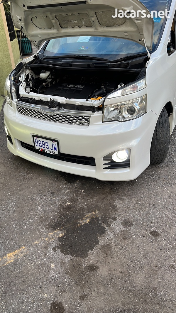 Toyota Voxy 2,0L 2011-13