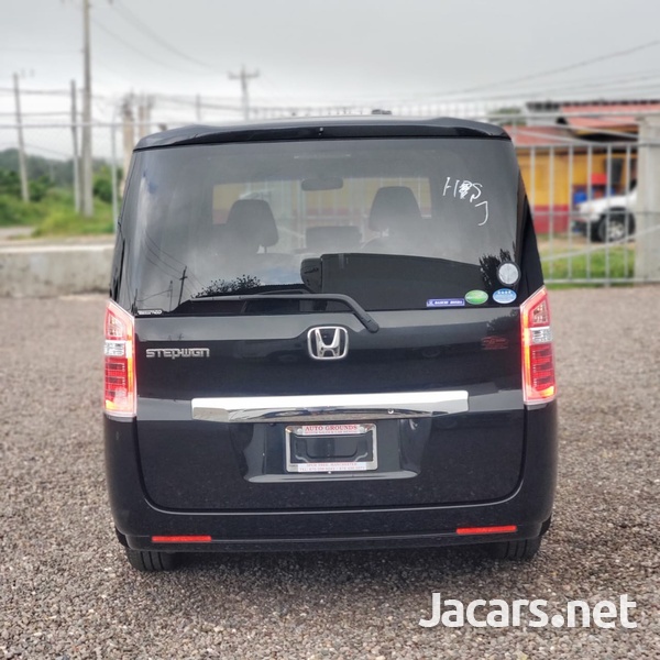 Honda Stepwgn 2,0L 2014-5