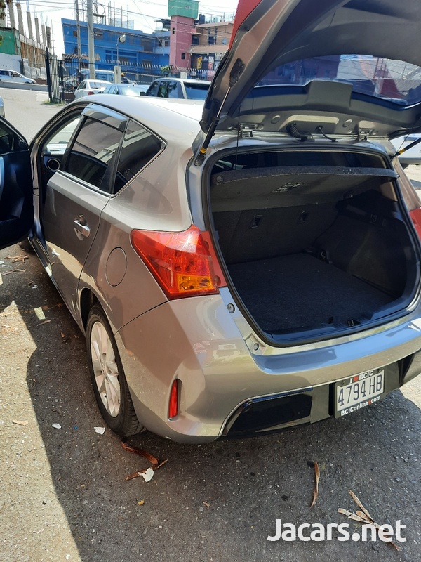 Toyota AURIS 1,8L 2012-7