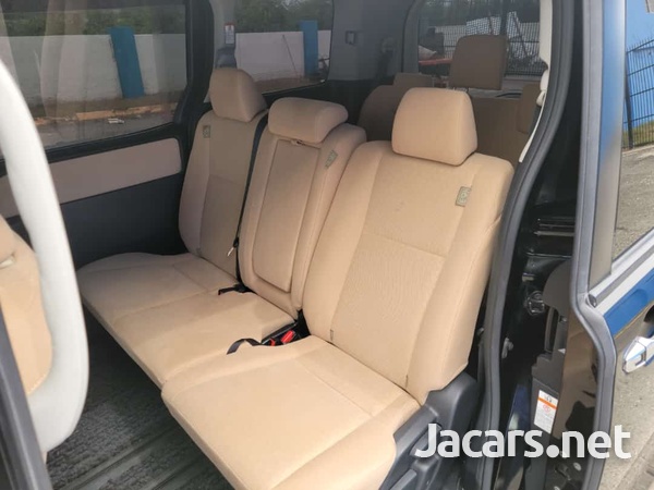 Toyota Noah 2,0L 2014-11