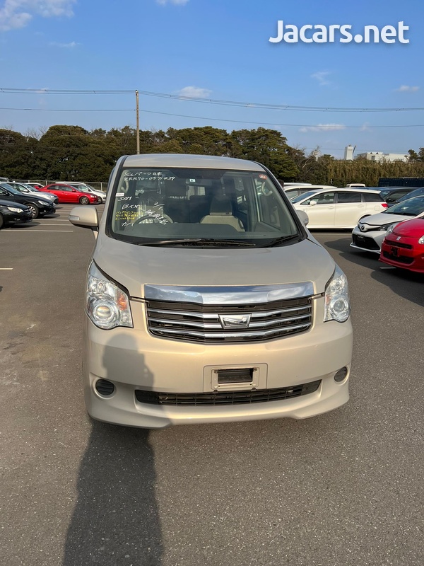 Toyota Noah 2,0L 2013-2