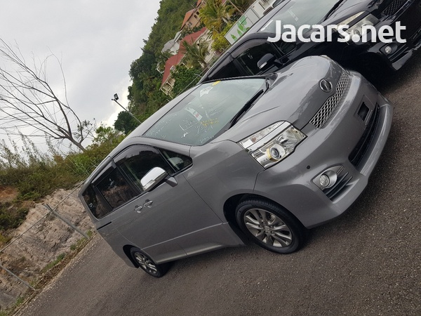 Toyota Voxy 2,0L 2013-3