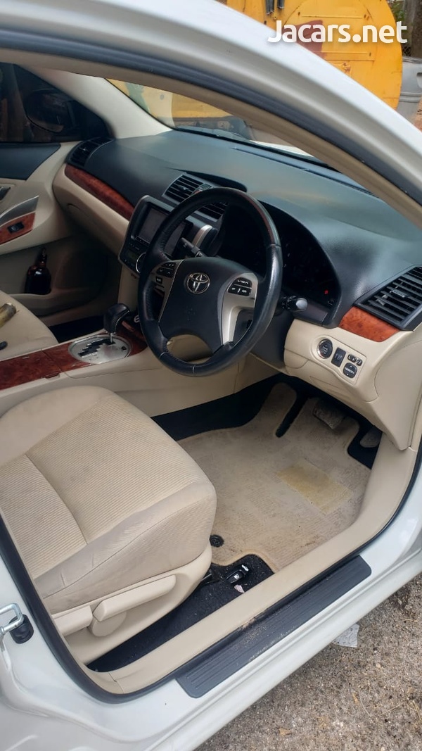Toyota Premio 2,0L 2013-4