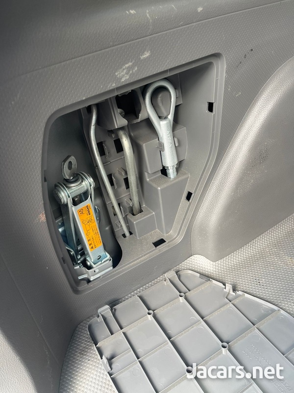 Nissan AD Wagon 1,5L 2017-10