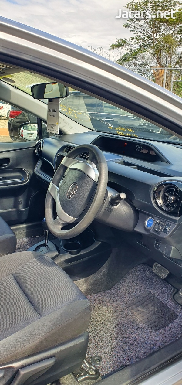 Toyota Aqua 1,5L 2017-3