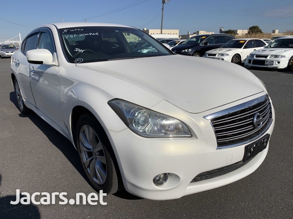 Nissan Fuga 3,0L 2013-6