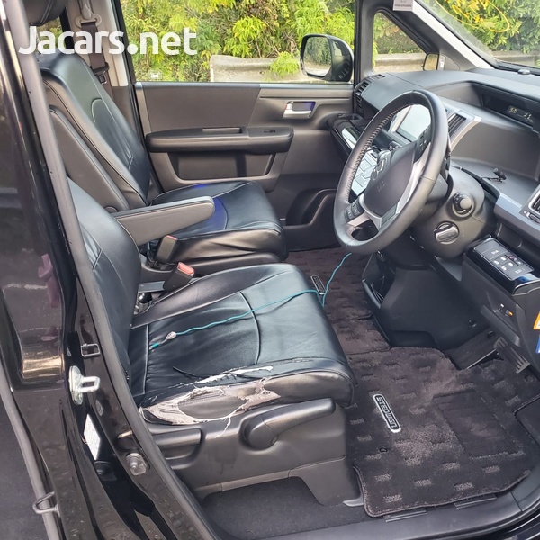 Honda Stepwgn Spada 2,0L 2013-10