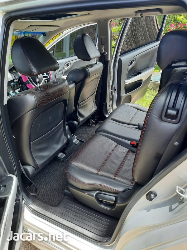 Honda Stream 1,8L 2014-4