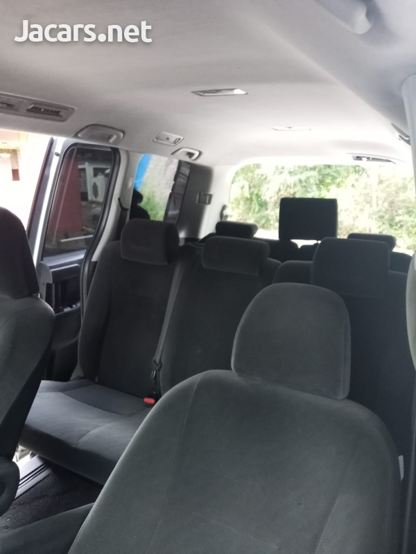 Toyota Voxy 2,0L 2010-10