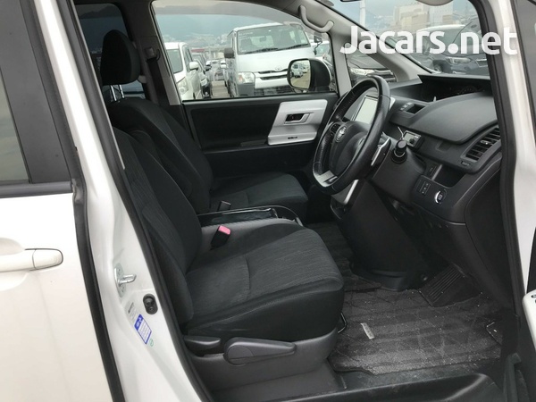 Toyota Noah 2,0L 2013-14