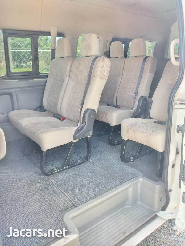 Nissan Caravan 2,0L 2014-4