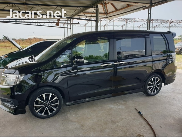 Honda Stepwgn Spada 2,0L 2013-1