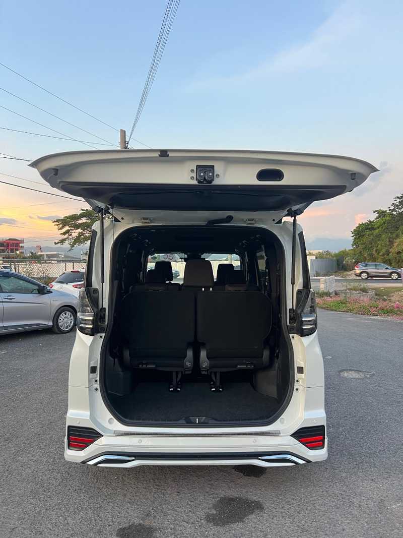 Toyota Voxy 2,0L 2022 JA$6,200,000 №2526772 in Saint Catherine