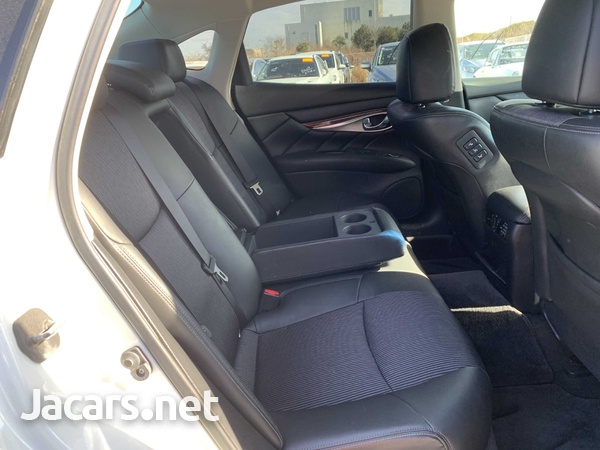 Nissan Fuga 3,0L 2013-1