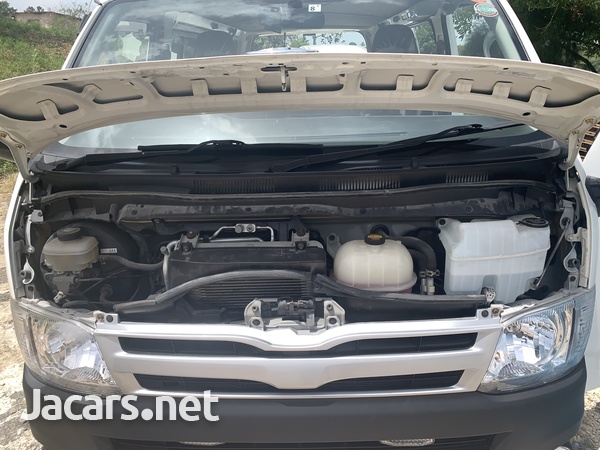 Toyota Hiace 2,5L 2012-8