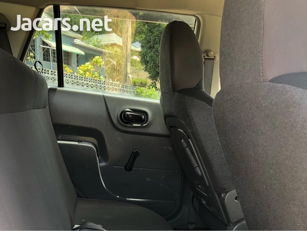 Nissan AD Wagon 1,5L 2016-8