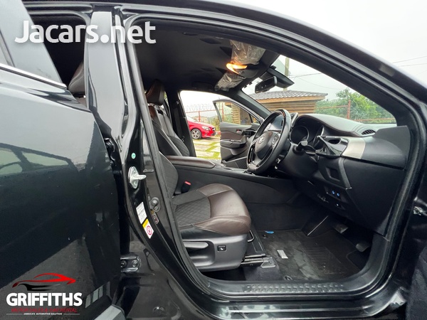 Toyota C-HR 1,8L 2017-13