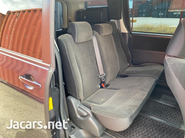 Toyota Voxy 2,0L 2013-9