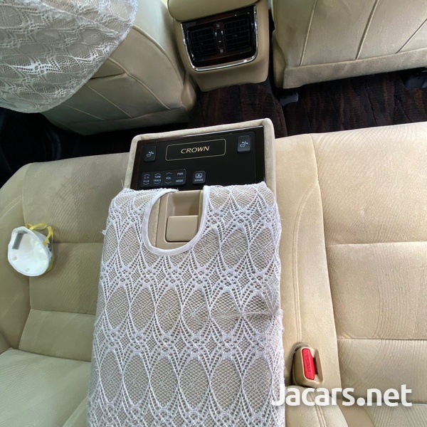 Toyota Crown 2,5L 2016-14