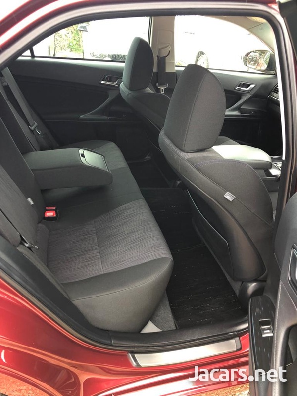 Toyota Mark X 2,5L 2013-10
