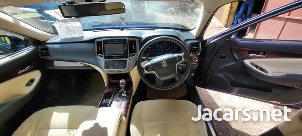 Toyota Crown 2,5L 2013-10