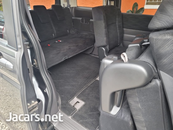 Honda Stepwgn 2,0L 2013-8