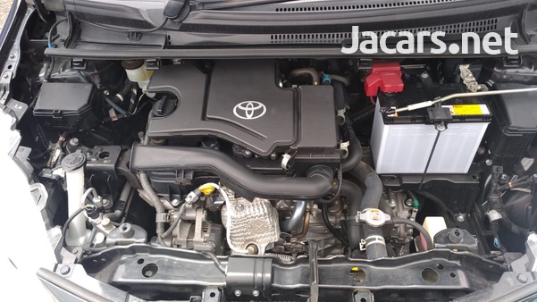 Toyota Vitz 1,0L 2017-7