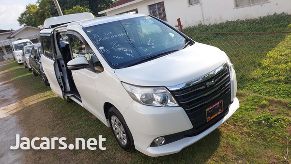 Toyota Noah 2014-15