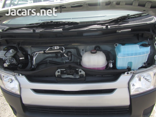 Toyota Hiace 2,0L 2017-6
