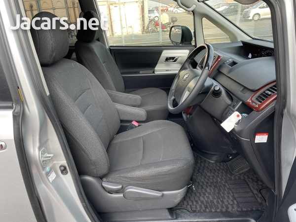 Toyota Noah 2,0L 2013-5