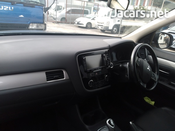 Mitsubishi Outlander 2,5L 2013-3