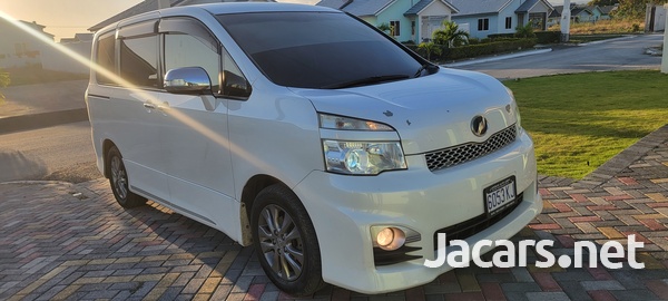 2012 Toyota Voxy ZS-10
