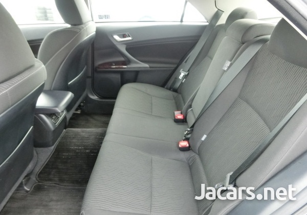 Toyota Mark X 2,5L 2017-8