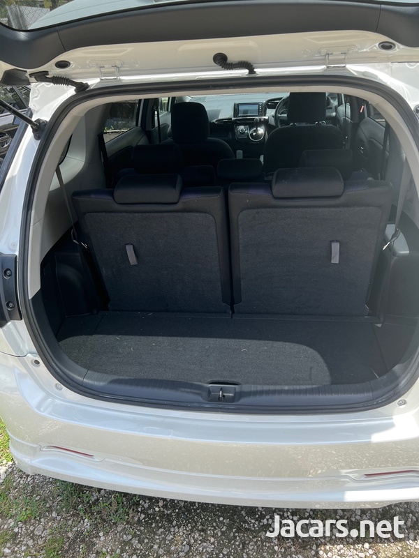 Toyota Wish 1,8L 2013-10