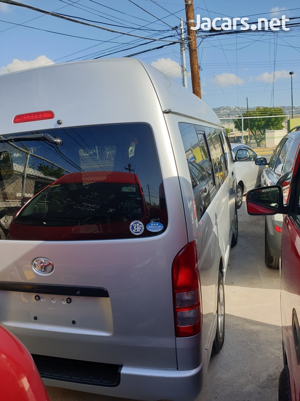 2011 Toyota Hiace Bus-3