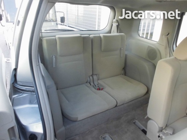Toyota Isis 1,8L 2016-8
