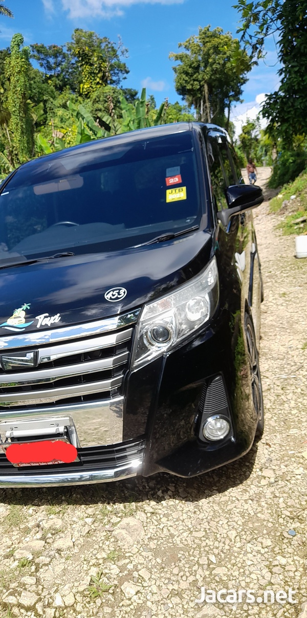 Toyota Noah 2,0L 2014-12