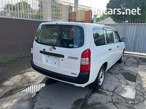 Toyota Probox 1,5L 2017-3