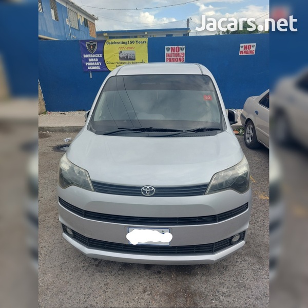 Toyota Spade 1,5L 2013-1