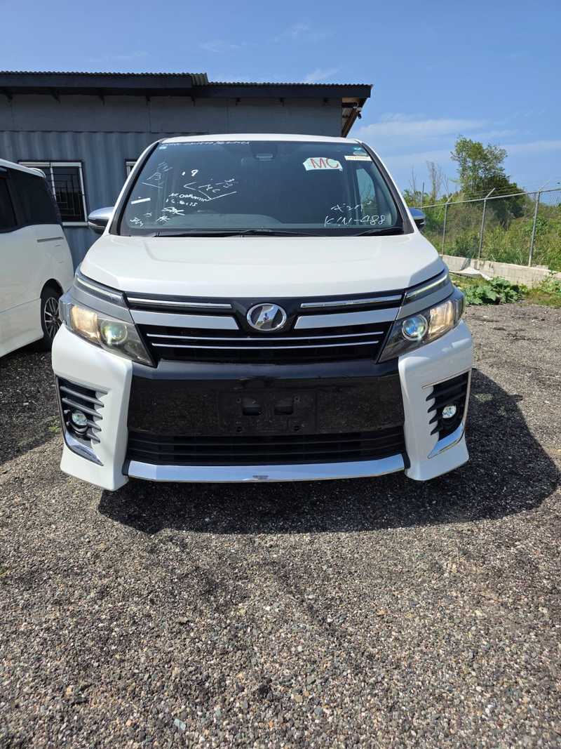 Toyota Voxy 2,0L 2017 JA$3,499,000 №2476659 in Saint James