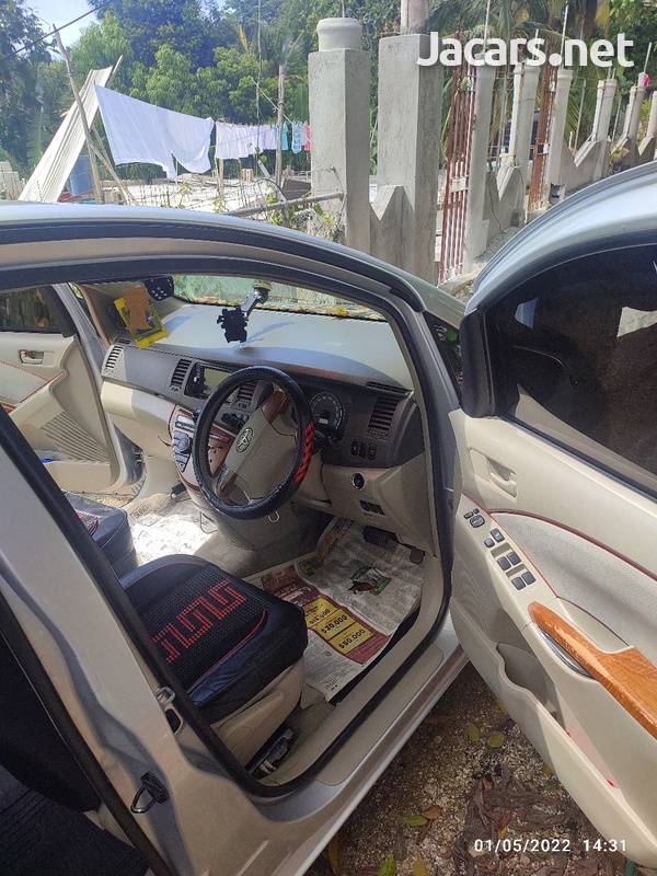 Toyota Isis 1,8L 2010-6