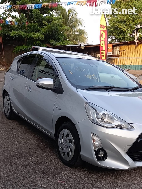 Toyota Aqua 1,5L 2017-4