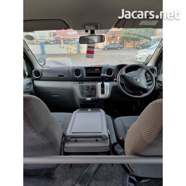 Nissan Caravan 2,0L 2016-5