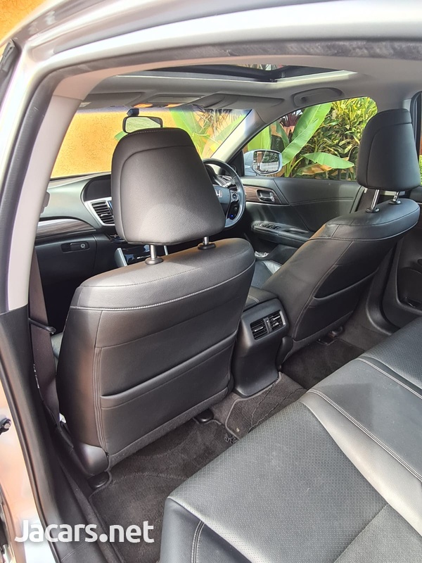 Honda Accord 2,0L 2017-10