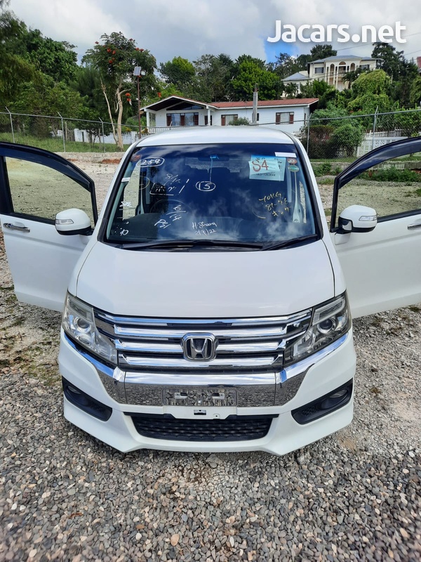Honda Stepwgn Spada 2,0L 2013-4