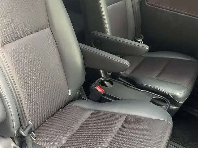 Toyota Esquire 2,0L 2015, Saint James - 9